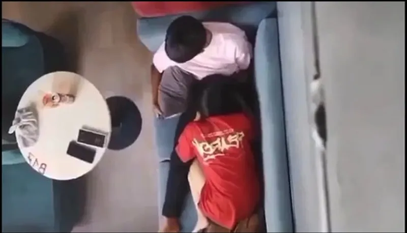 Quay lén tình nhân mút mút cho cô bạn gái nơi công cộng
